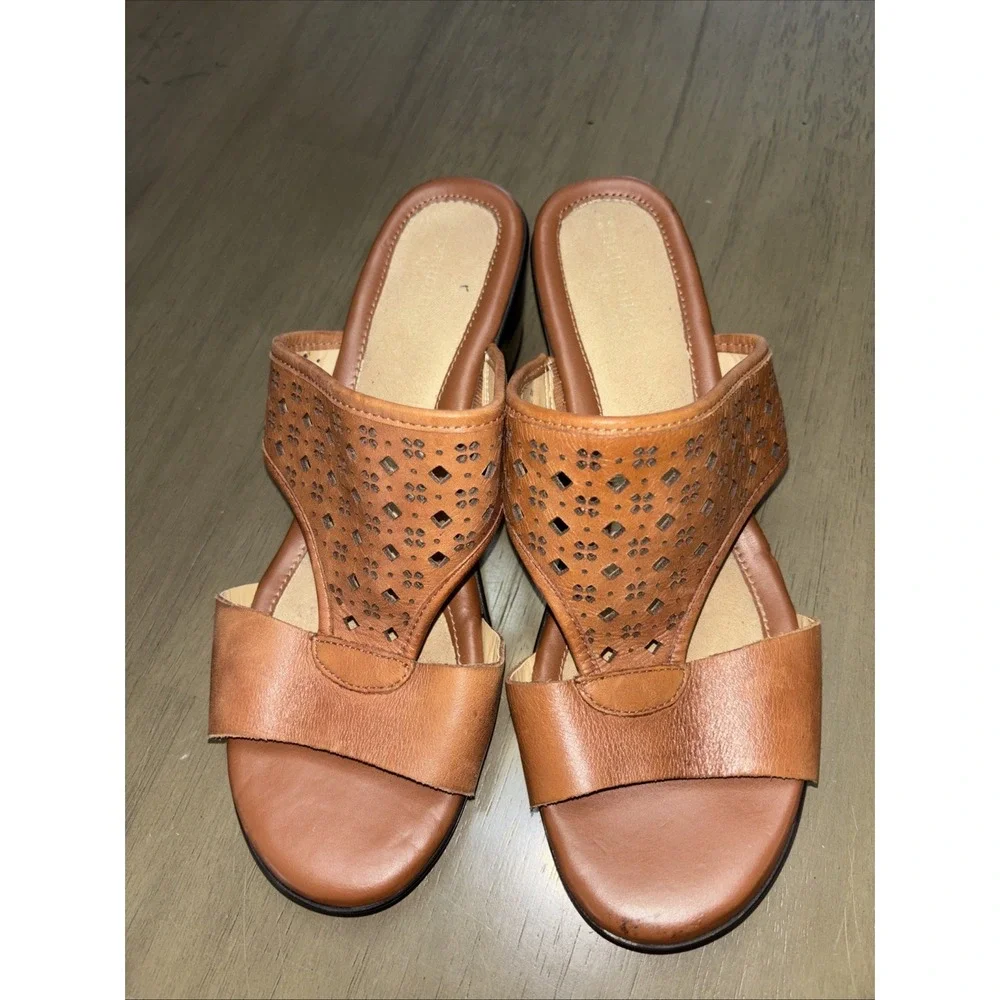 Naturalizer VIOLA Wedge Sandals sz 9 W Brown Perforated Leather Slides Comfort